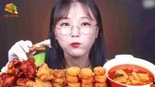 娱乐吃瓜酱吃饭视频,揭秘网红美食短视频背后的故事